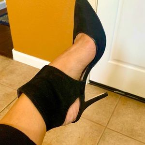 Beautiful suede heels with zipper cuff